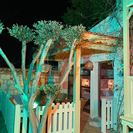 Tasquartas מלון 2*